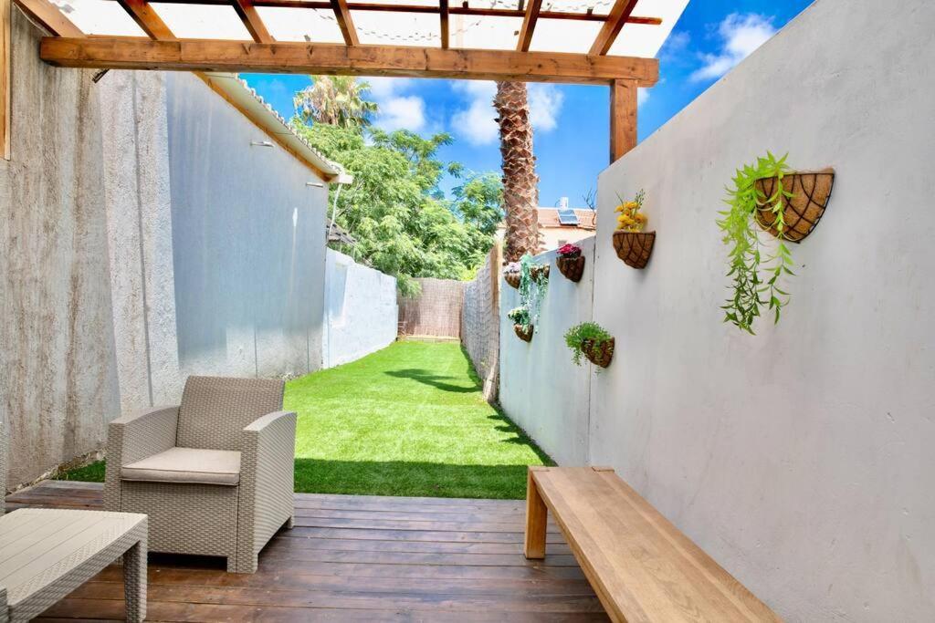 Homey Apartment Near The Beach ハデラ エクステリア 写真