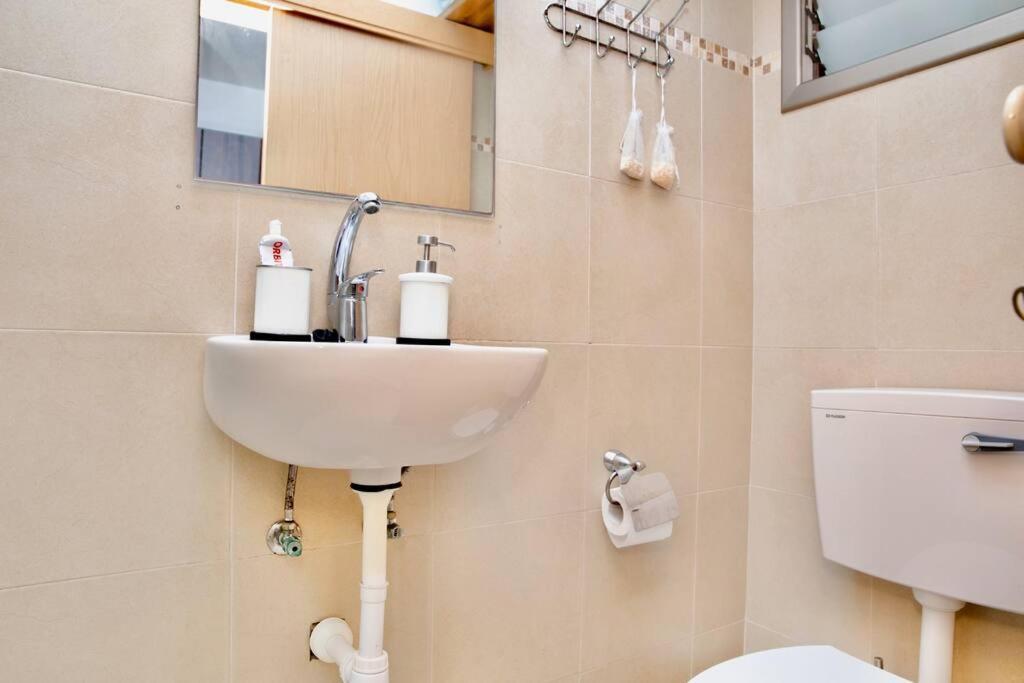 Homey Apartment Near The Beach ハデラ エクステリア 写真